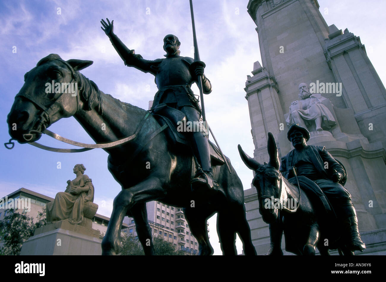 Plaza de Espana / le statue di Don Chisciotte e Sancho Panza, Madrid, Madrid, Spagna Foto Stock