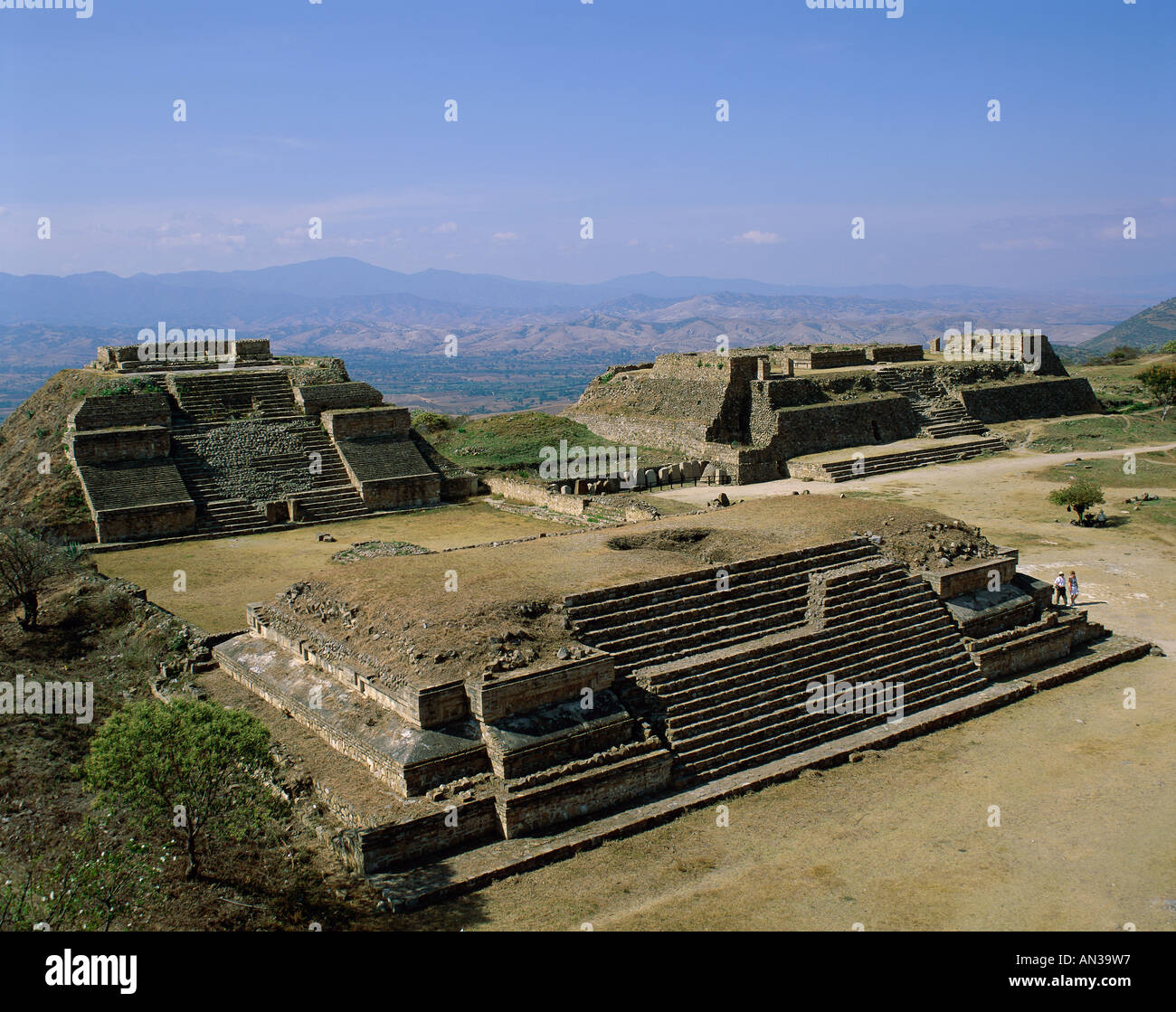 Monte Alban / Gran Plaza / Piramide, Oaxaca, Messico Foto Stock