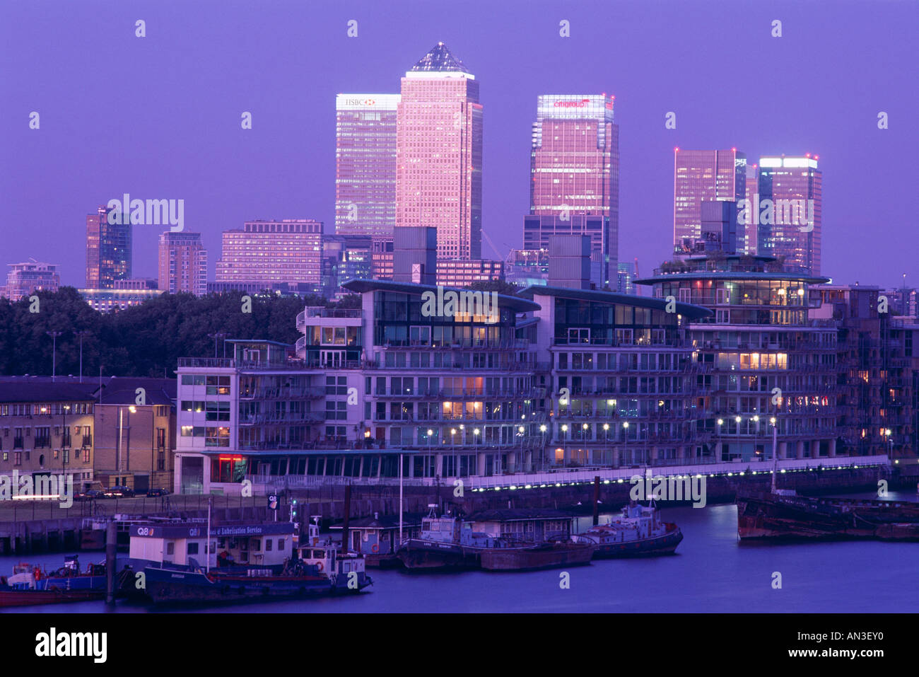 Canary Wharf & Docklands Skyline / vista notturna di Londra, Inghilterra Foto Stock