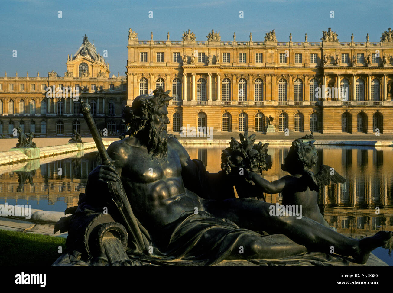 Parterre d'acqua, giardini formali, il Palazzo di Versailles, città di Versailles, regione Ile-de-France, Francia, Europa Foto Stock