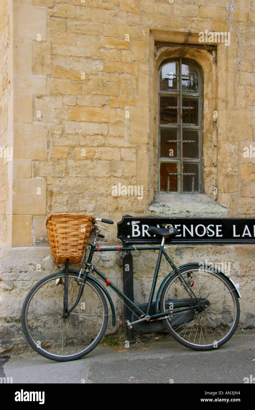 Bike con cestello a Oxford Regno Unito Foto Stock