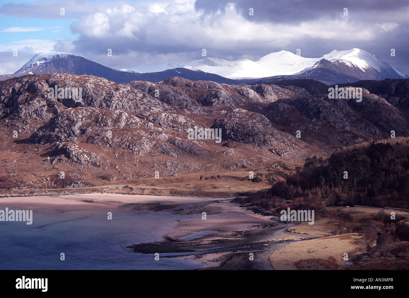 Gruinard bay un teallach mountain Snow capped costa ovest della Scozia UK GB Foto Stock