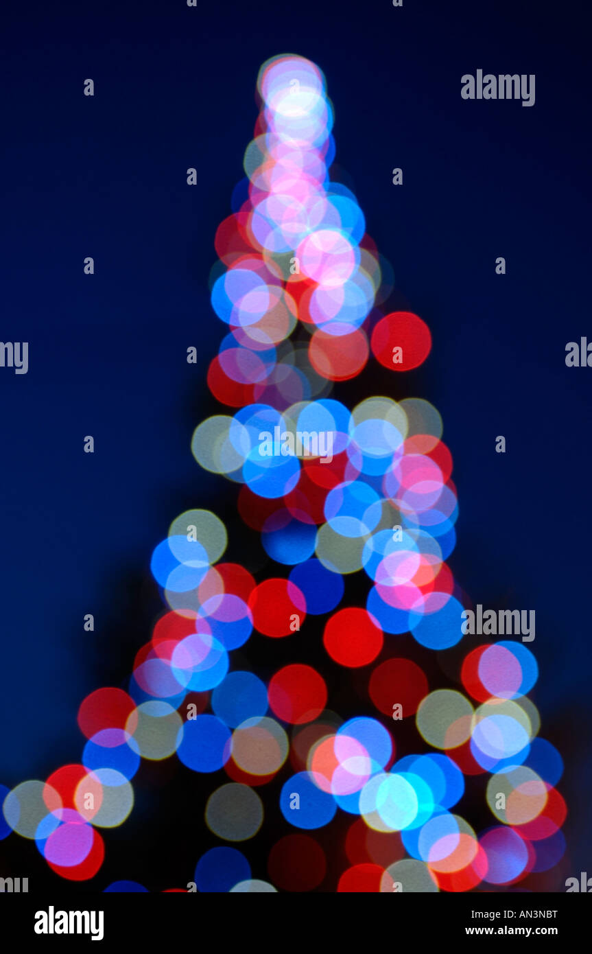 Al di fuori della messa a fuoco di Natale luci ad albero Foto Stock