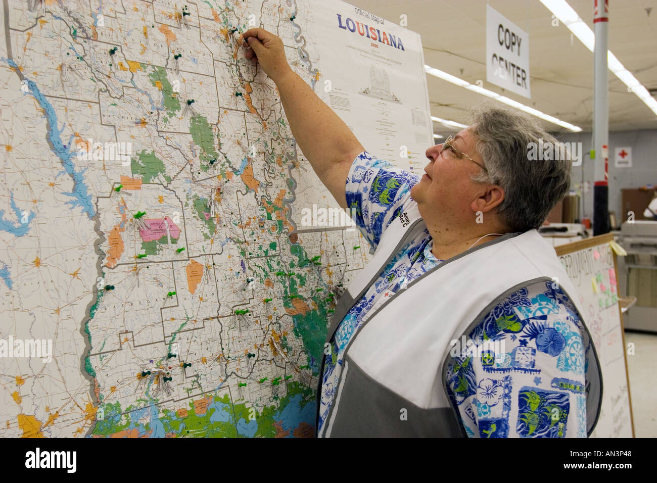 I volontari della Croce Rossa di coordinare le vittime dell'uragano Katrina Foto Stock