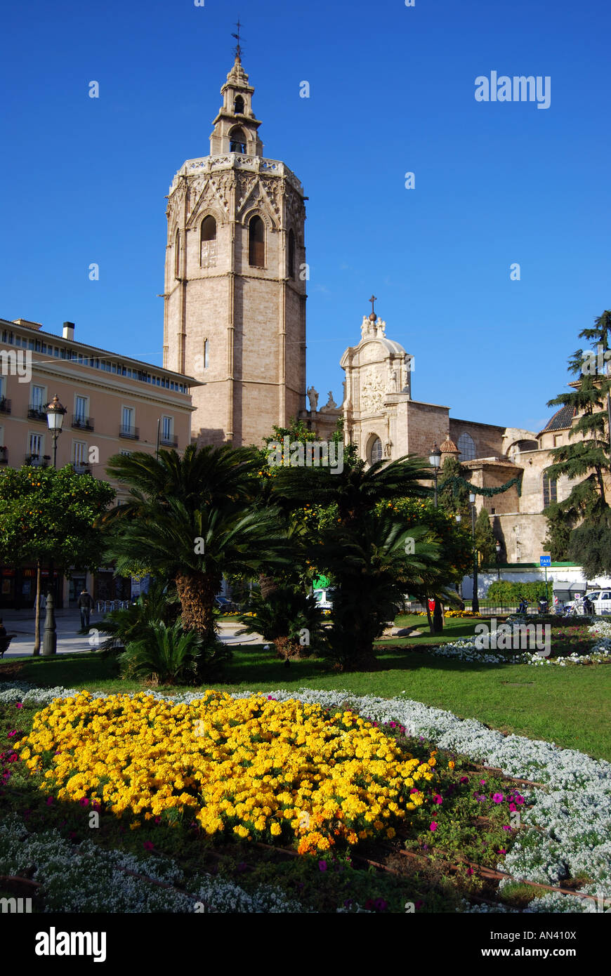 La cattedrale e la Torre Campanaria, Plaza de la Reina a Valencia nella Costa del Azahar, provincia di Valencia, Spagna Foto Stock