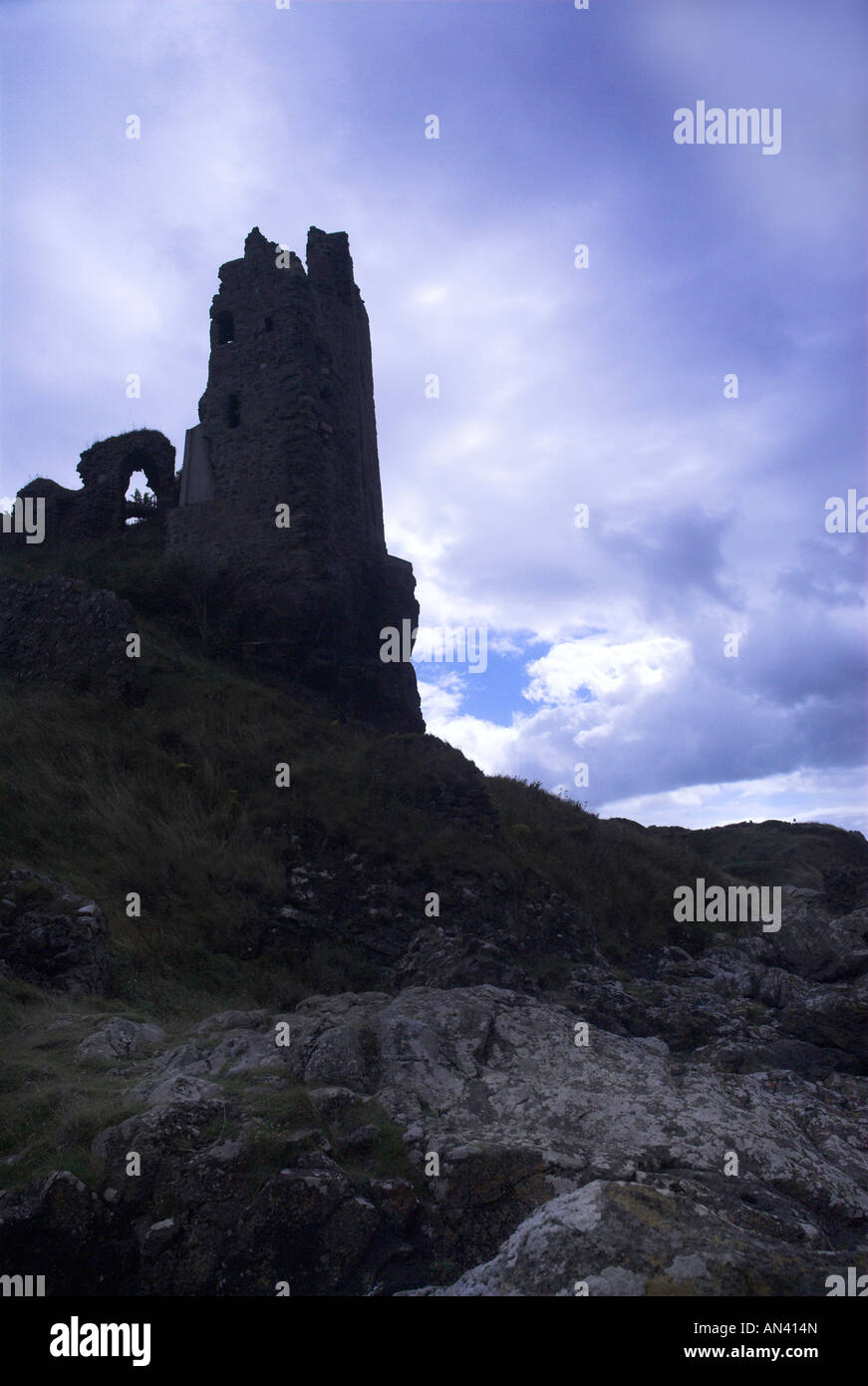 Silhouette di Castello Dunure Ayrshire Scotland Regno Unito Foto Stock