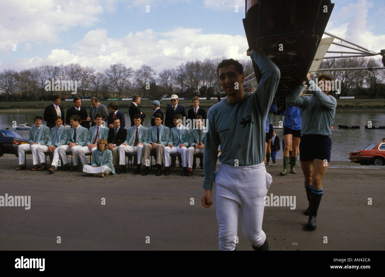 Carole Burton Boat Race River Thames Londra Oxford / Cambridge 1986 Cambridge University fotografia ufficiale giorno prima della gara 1980s UK HOMER SYKES Foto Stock