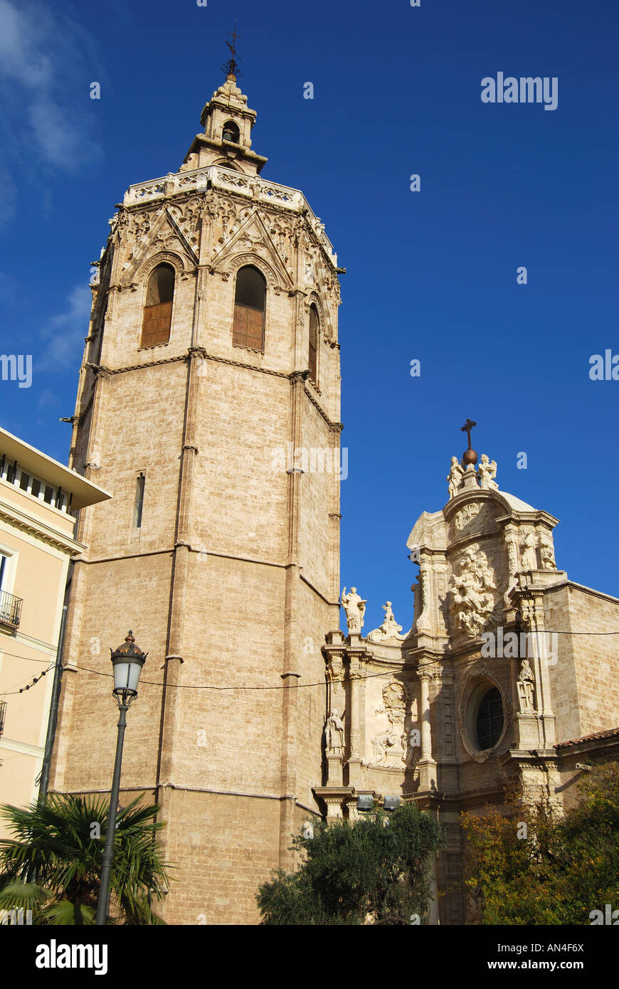 Campanile della cattedrale, Plaza de la Reina a Valencia nella Costa del Azahar, provincia di Valencia, Spagna Foto Stock