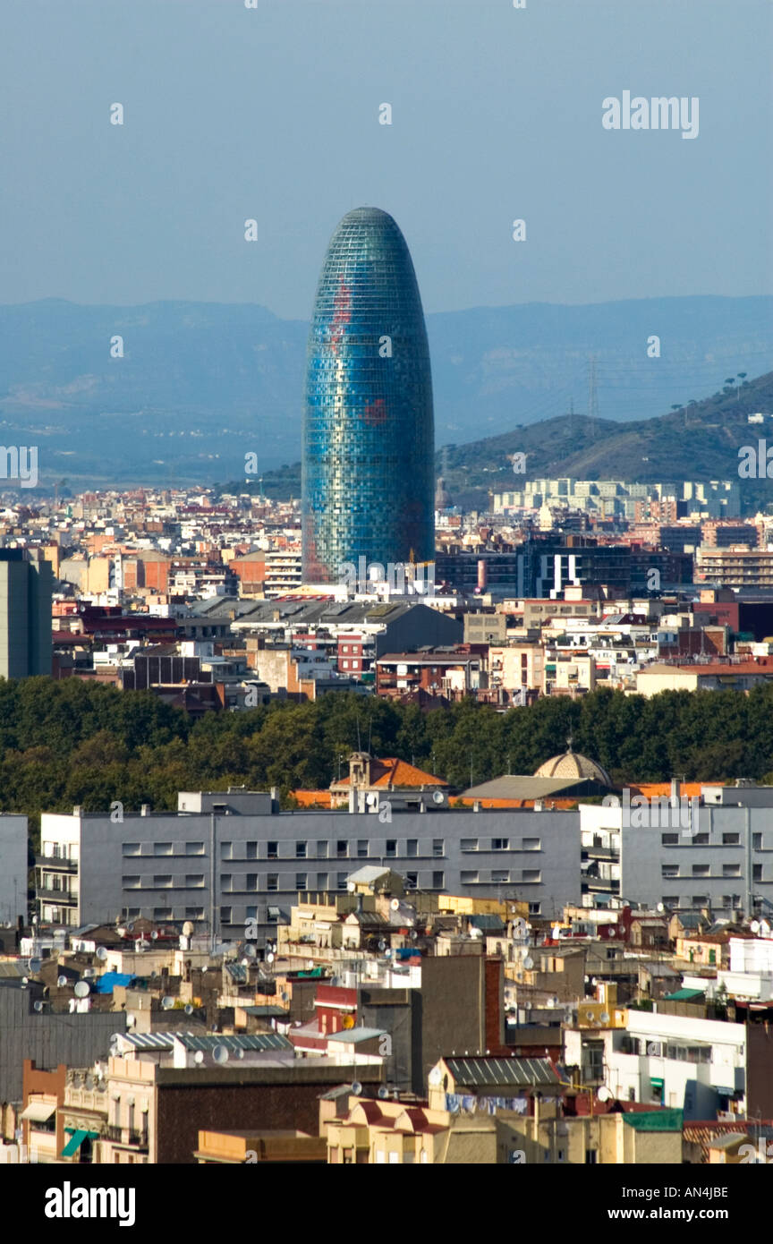 La Torre Agbar progettata da architetto Jean Nouvel Barcellona Spagna Foto Stock