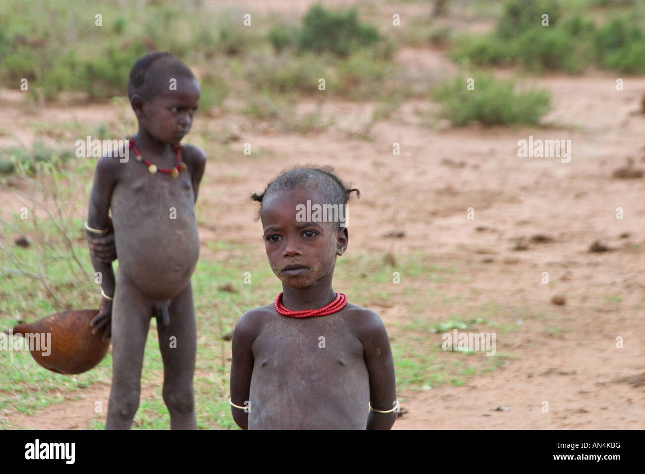 Triste Hamer bambini, Turmi, Africa, Etiopia Foto Stock