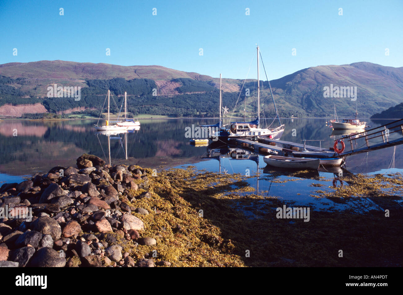 Glencoe boat club di Loch Leven scottish west coast highlands mattina presto vicino a Glencoe Scozia UK GB Foto Stock