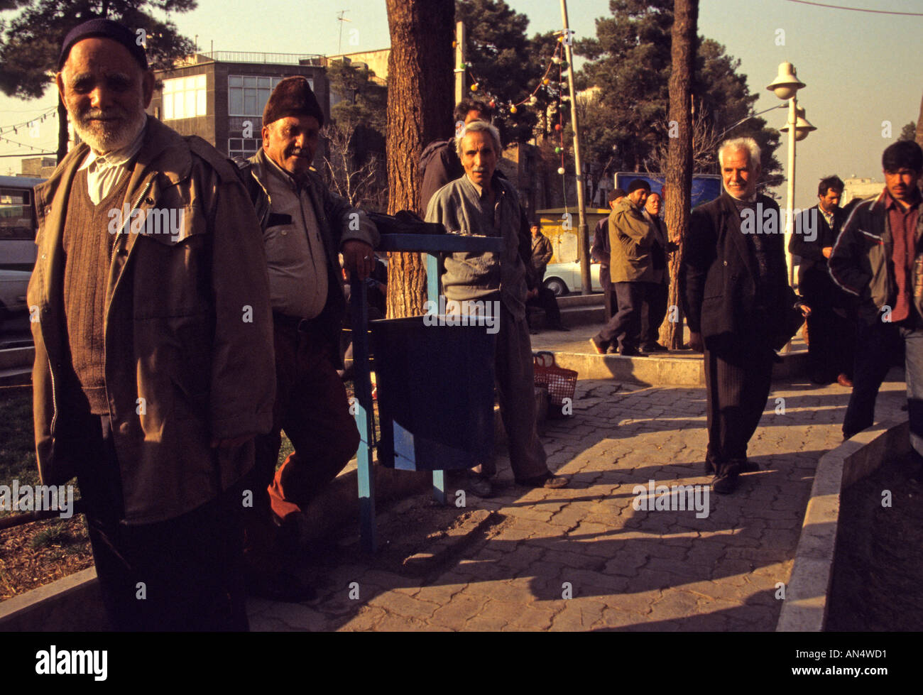 Uomini armeno di socializzare, Teheran, Iran Foto Stock