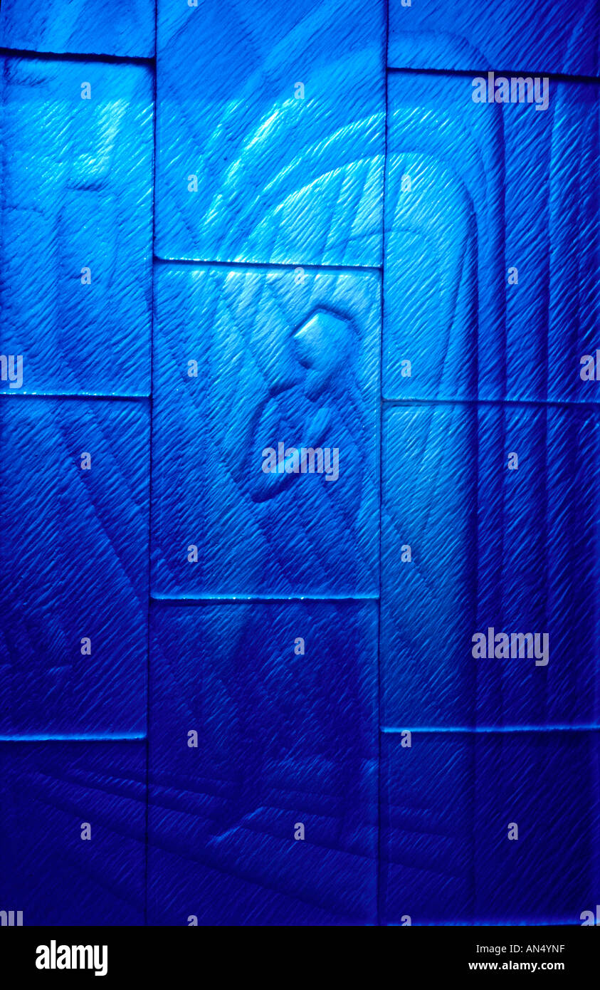 Il vetro macchiato artwork da un artista britannico esposti nel foyer del Goetheanum edificio Dornach Basilea Svizzera Foto Stock