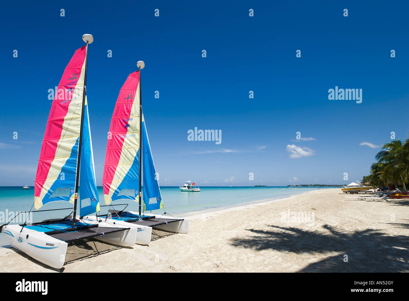 Spiaggia fuori Couples Swept Away Resort, Seven Mile Beach, Long Bay, Negril, Giamaica, Caribbean West Indies Foto Stock