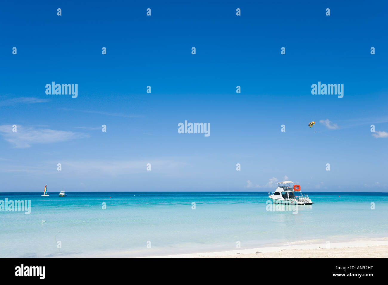 Spiaggia di Negril, Giamaica. Spiaggia fuori Couples Swept Away Resort, Seven Mile Beach, Long Bay, Negril, in Giamaica, Caraibi Foto Stock