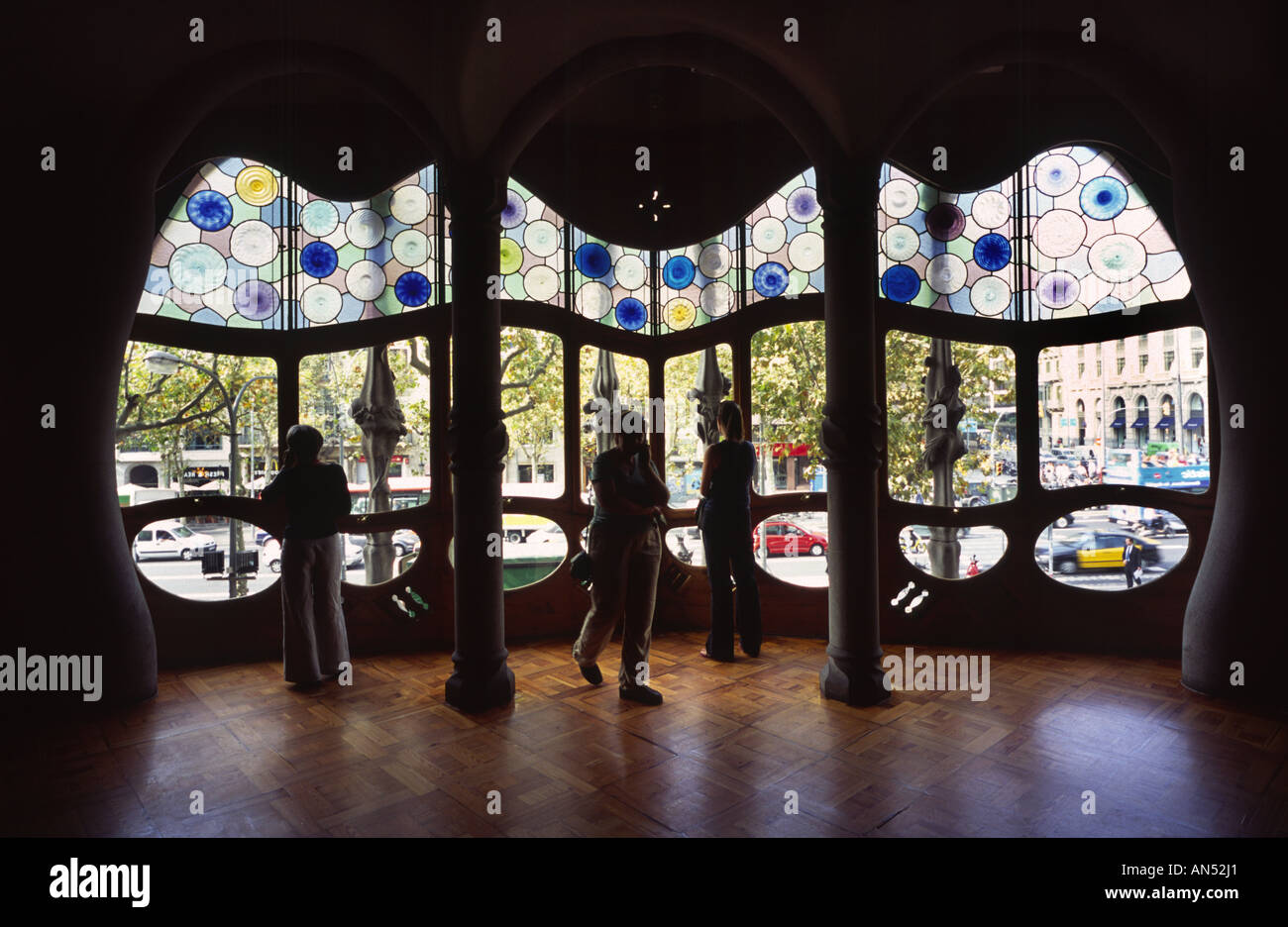 Guardando fuori dal "soggiorno" di Casa Batlo, a Barcellona Foto Stock