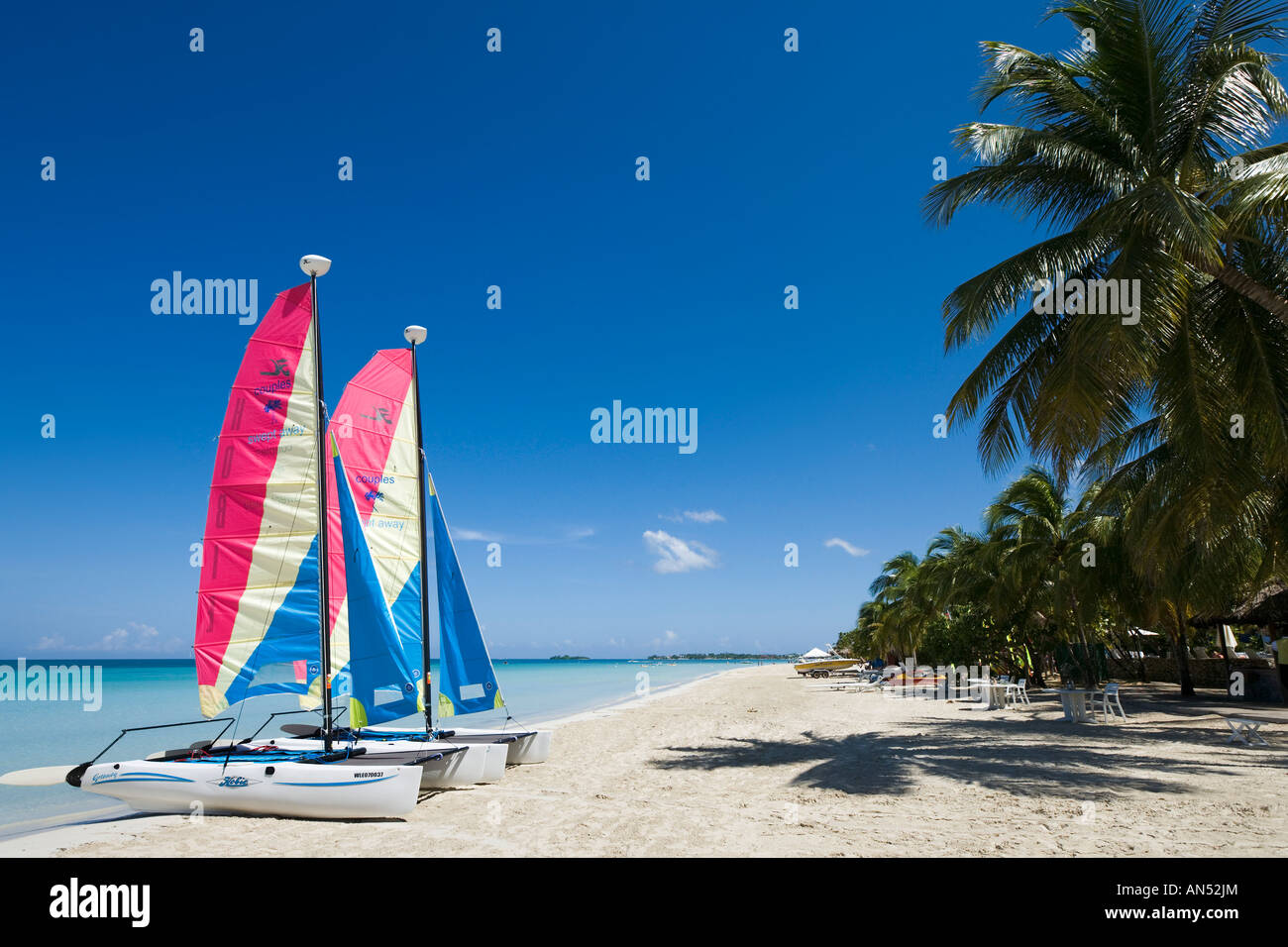 Spiaggia fuori Couples Swept Away Resort, Seven Mile Beach, Long Bay, Negril, Giamaica ,dei Caraibi, West Indies Foto Stock
