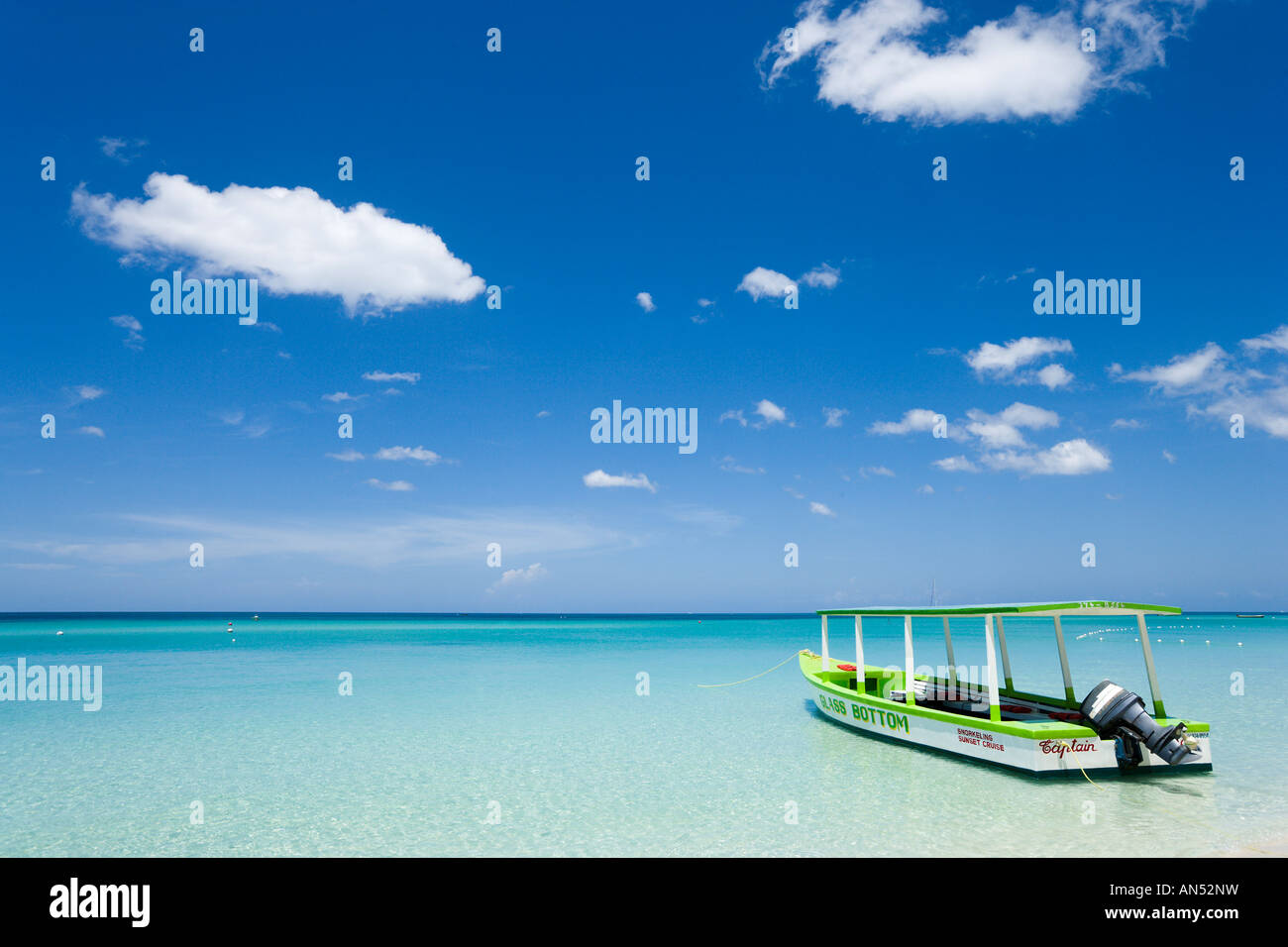 In barca dal fondo di vetro, 'Sanche Mile Beach", "Long Bay', Negril, in Giamaica, Caraibi, West Indies Foto Stock