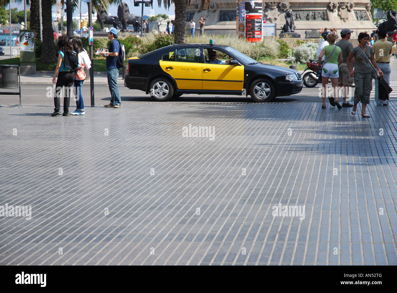 Il servizio taxi in attesa di custom sulle Ramblas Barcellona Spagna Foto Stock