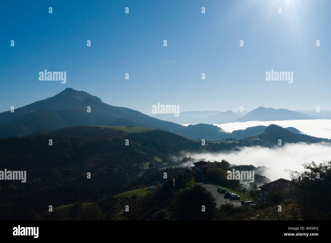 Il Pass Ibardin quartiere, allo spuntar del giorno (Francia). Au Petit jour, les dintorni du col d'Ibardin (Francia). Foto Stock