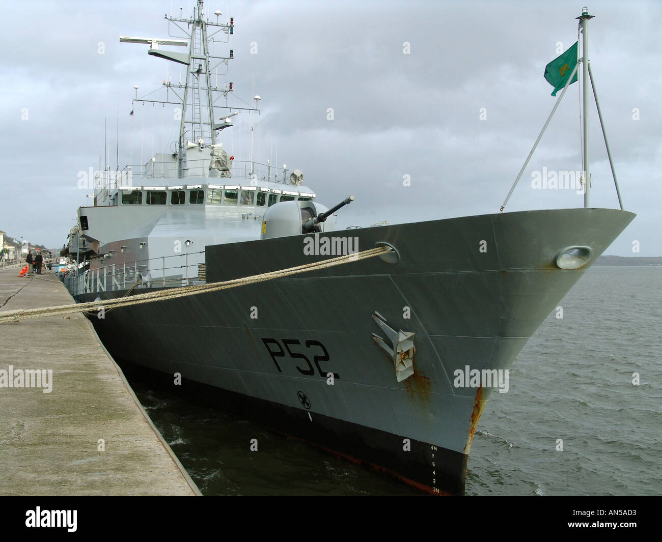 Marina irlandese nave ormeggiata in banchina in Irlanda 2004 Foto Stock