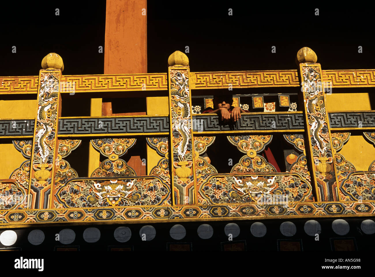 Una parte del tempio buddista che mostra di architettura tradizionale del Bhutan la terra del tuono dragon Foto Stock