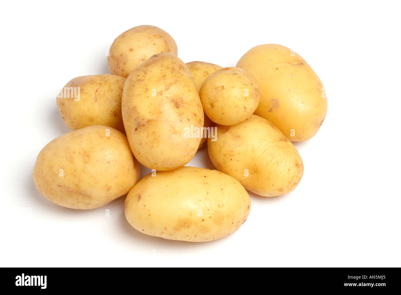 Patate di primizia su sfondo bianco Foto Stock