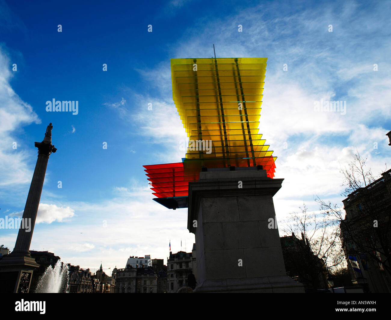 Modello per un hotel 2007 da artista scultore Thomas Schutte sul quarto zoccolo in Trafalgar Square London REGNO UNITO Foto Stock