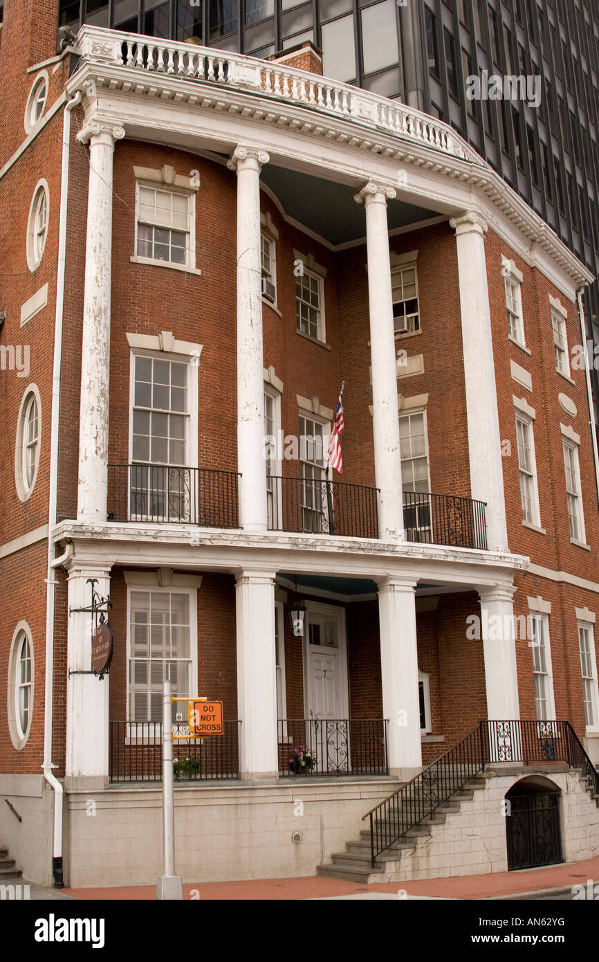 James Watson House, costruita nel 1793, uno degli ultimi edifici in stile federale sopravvissuti di New York, situata nel quartiere finanziario di Manhattan. Foto Stock