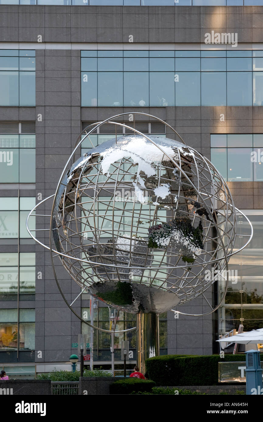 Globo scultura al Trump Tower Hotel NY Foto Stock