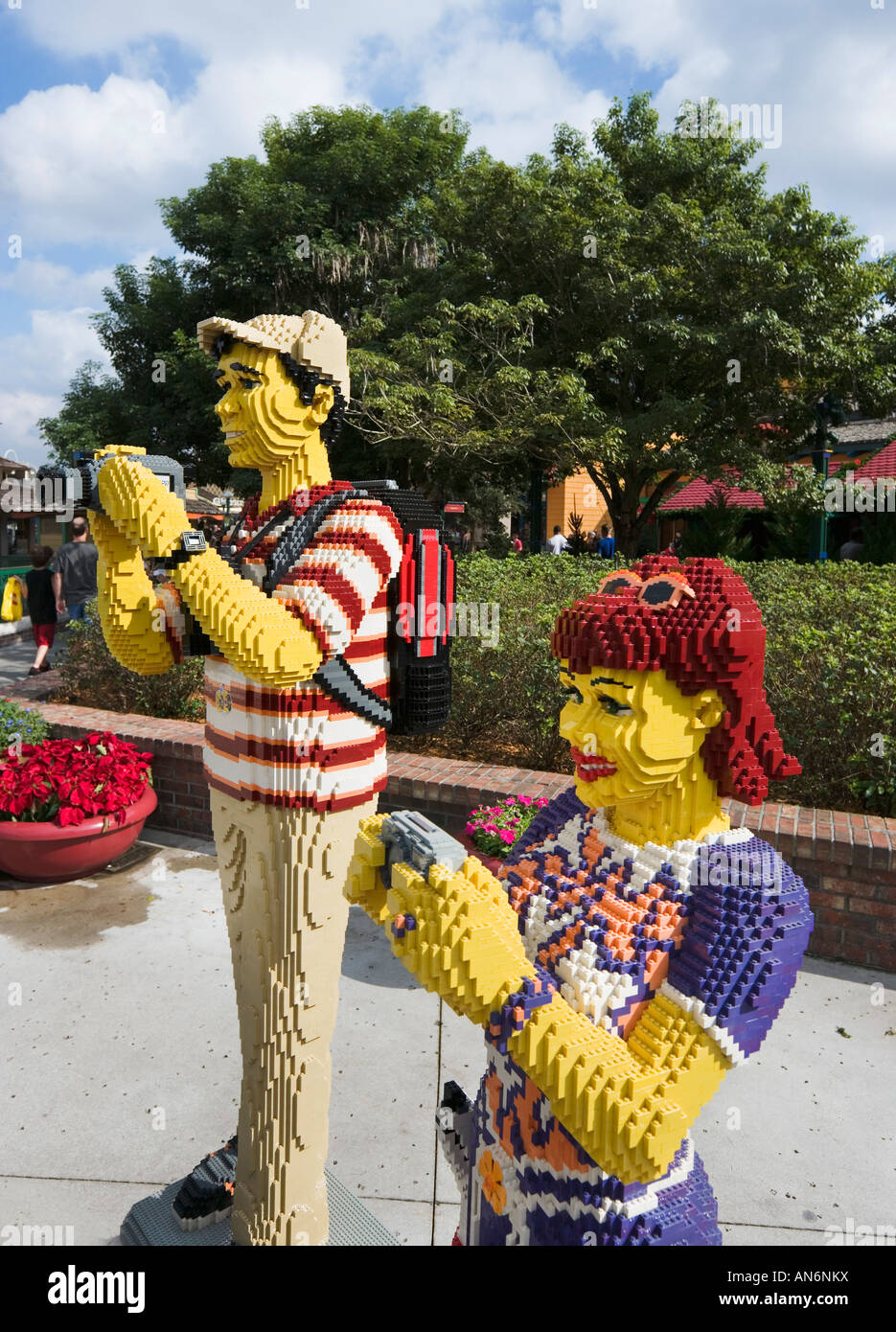 Famiglia di fatto di mattoncini Lego, Downtown Disney Marketplace, Lake Buena Vista Orlando, Florida, Stati Uniti d'America Foto Stock