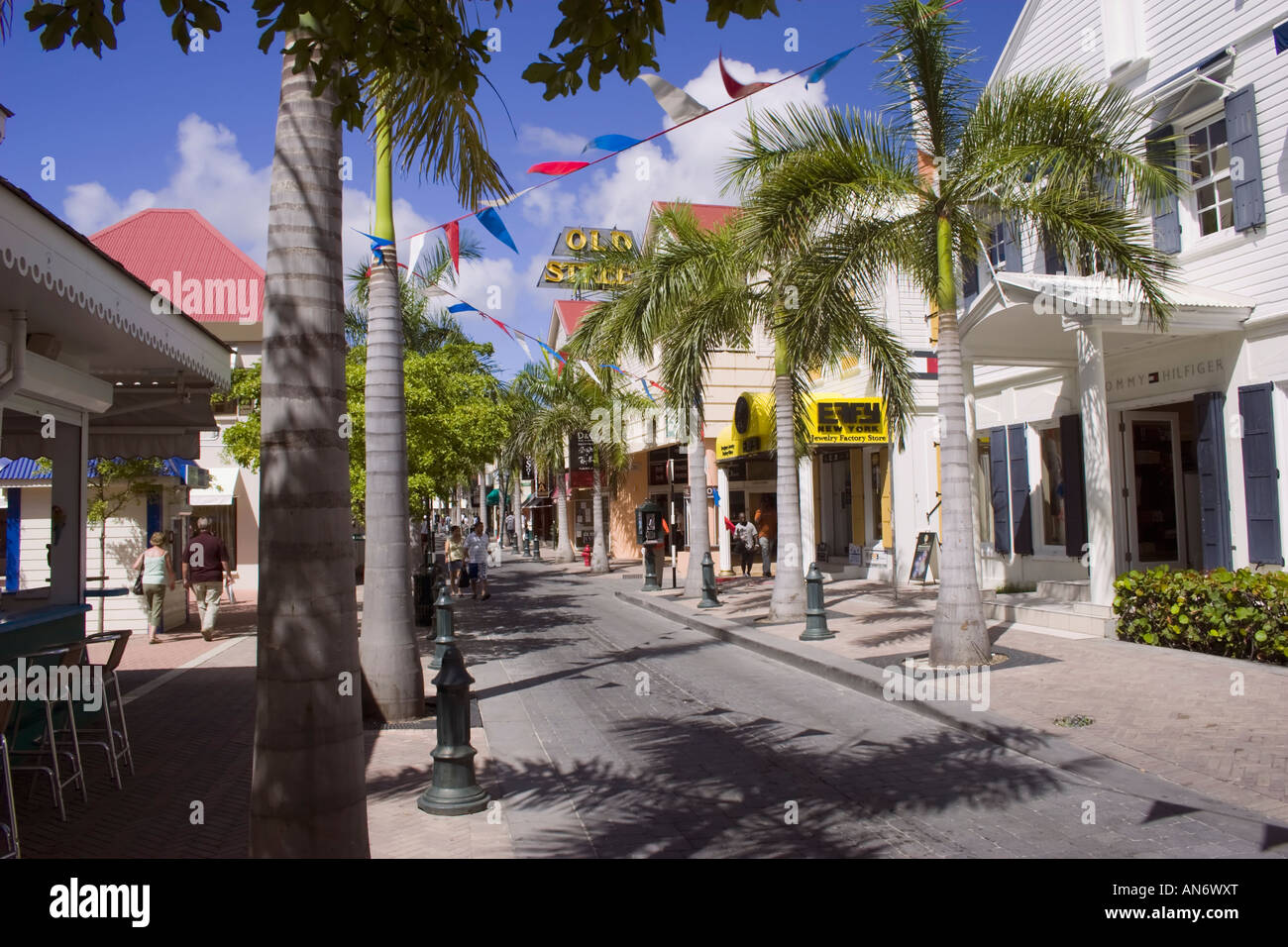 Front Street area dello shopping in Philipsburg, St Maarten/Saint Martin l'host di molti esenti da dazi e tasse memorizza Foto Stock