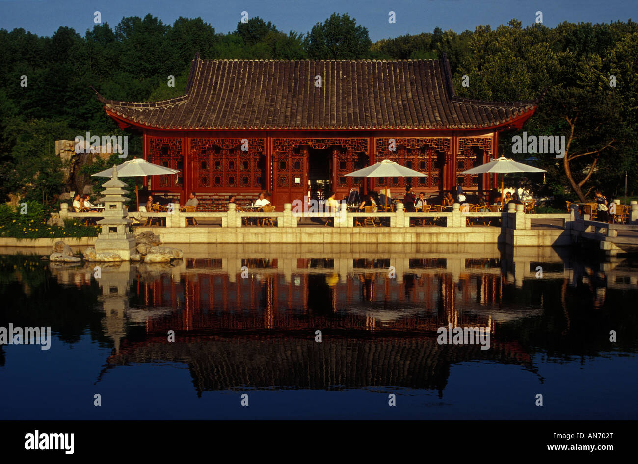 Berlino. Chinesischer Garten. Giardino Cinese. Giardino del riconquistato la luna. Garten des wiedergewonnenen Mondes. Gaerten der Welt. Foto Stock