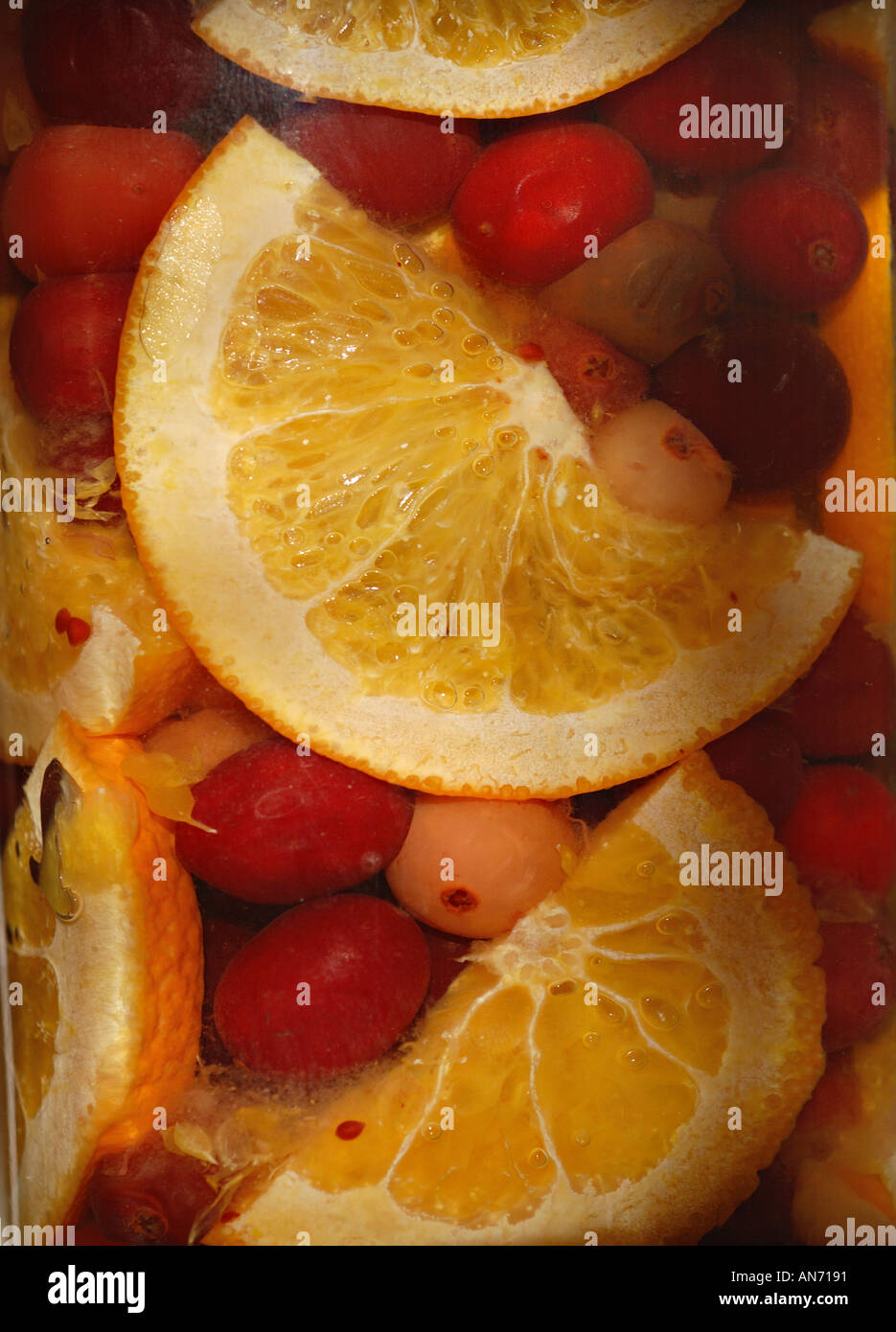 La frutta in acqua il vasetto di vetro Foto Stock