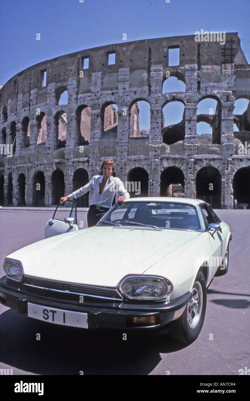 Il ritorno del santo Regno Unito serie TV dal 1978 al 1980 con Ian Ogilvy come Simon Templar visto qui fuori il Colosseo a Roma Foto Stock