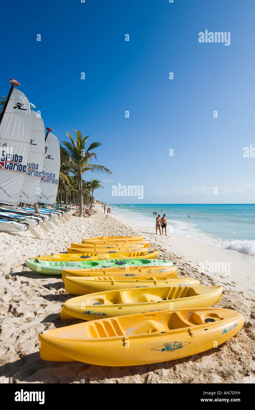 Spiaggia al di fuori del Riu Yucatan Hotel, Playacar, Playa del Carmen e Riviera Maya, la penisola dello Yucatan, Quintana Roo, Messico Foto Stock