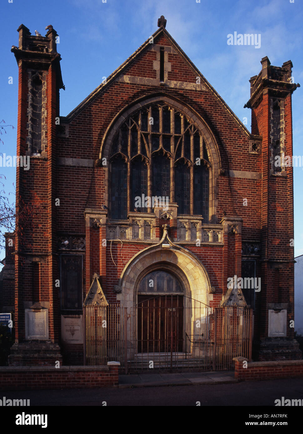 Aspetto di strada di Rosebery Road chiesa metodista in Nord Norwich Foto Stock