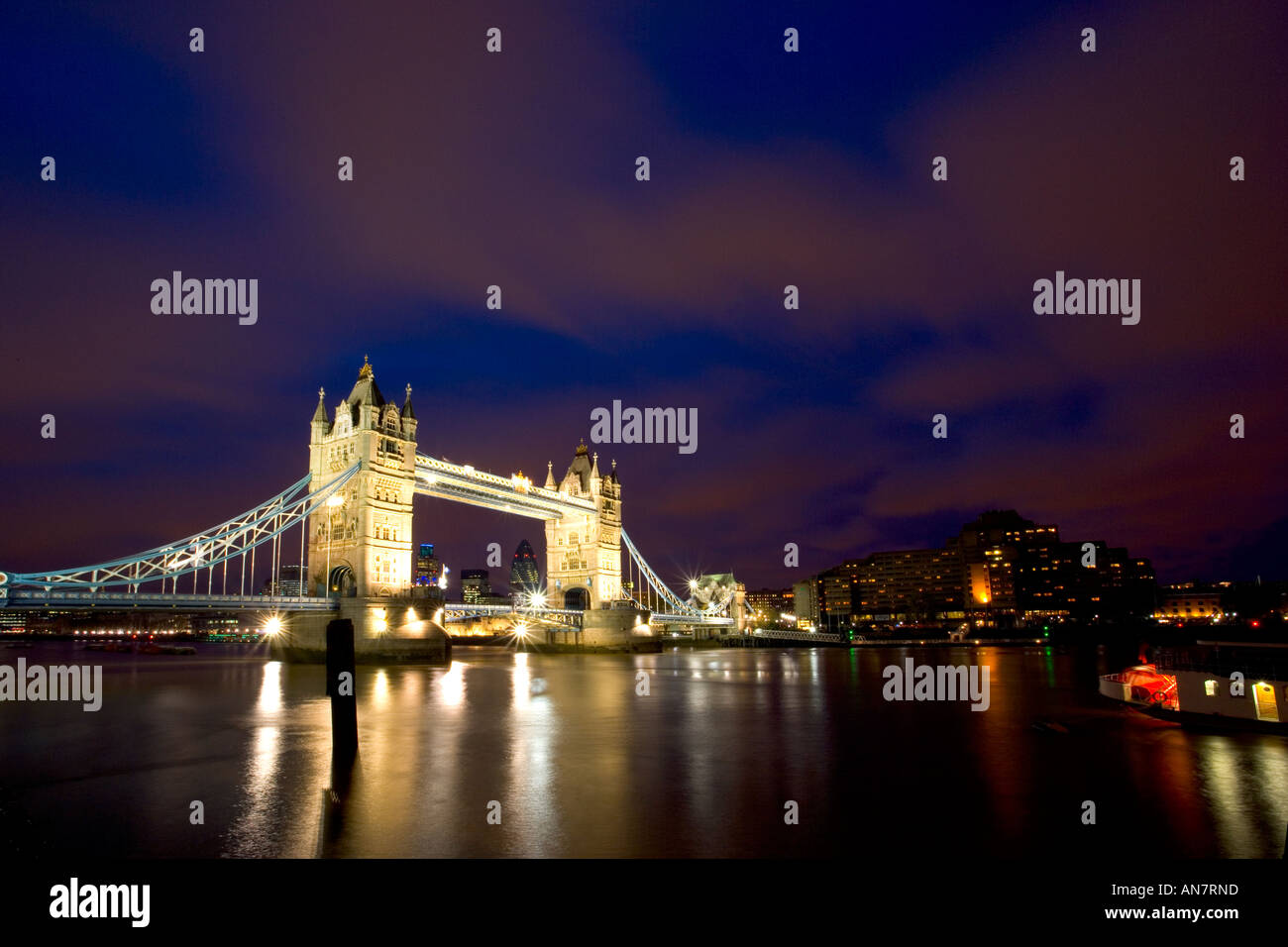 Il Tower Bridge Tamigi Londra Foto Stock