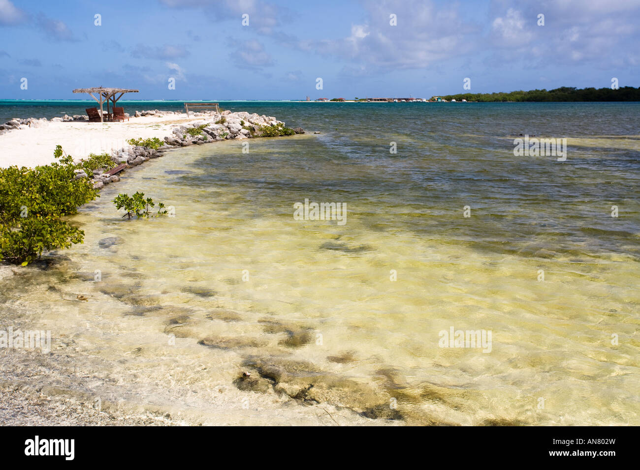 Vista su Lac Bay sull'isola caraibica di Bonaire Foto Stock