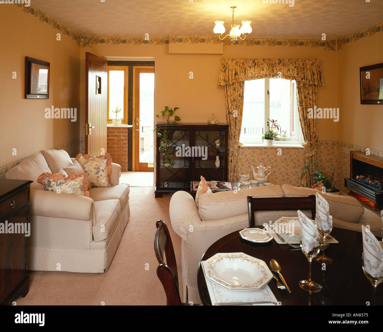 Soggiorno in alloggiamento protetto. Architetto: Balfour Beatty Foto Stock