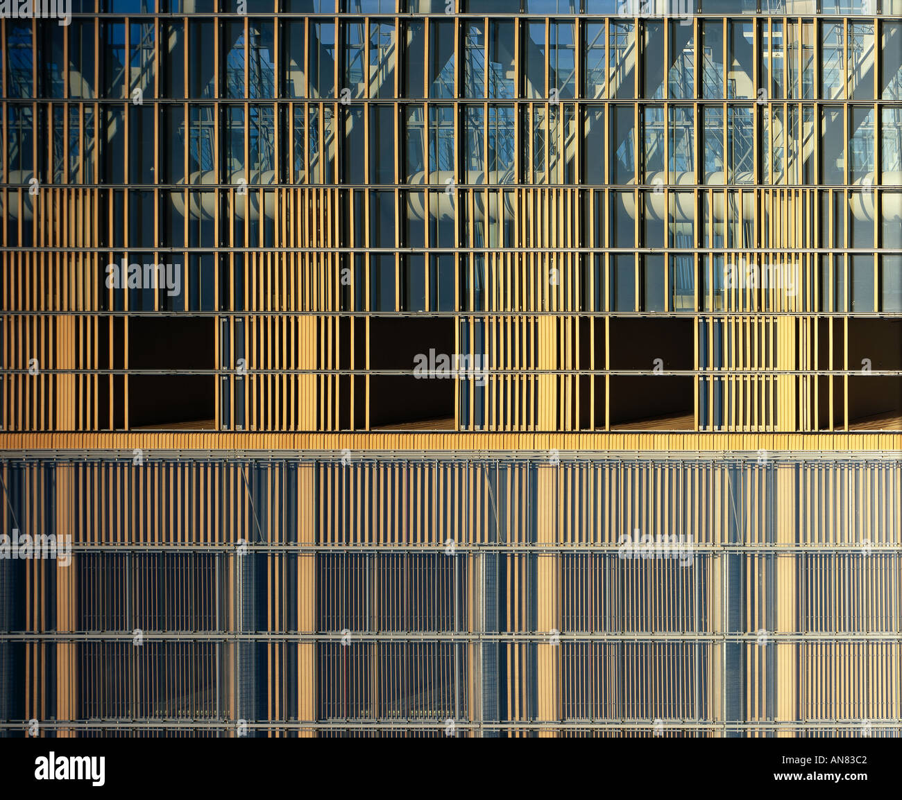 La Postdamer Platz, Berlin. Dettaglio di Debis Torre. Architetto: Renzo Piano Building Workshop Foto Stock