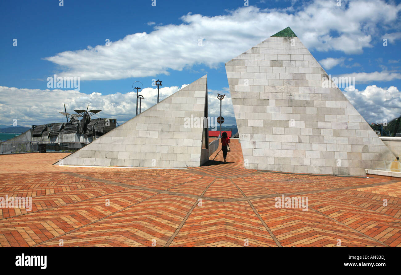 Piramide di una scultura in Piazza Civica, Wellington, Nuova Zelanda Foto Stock