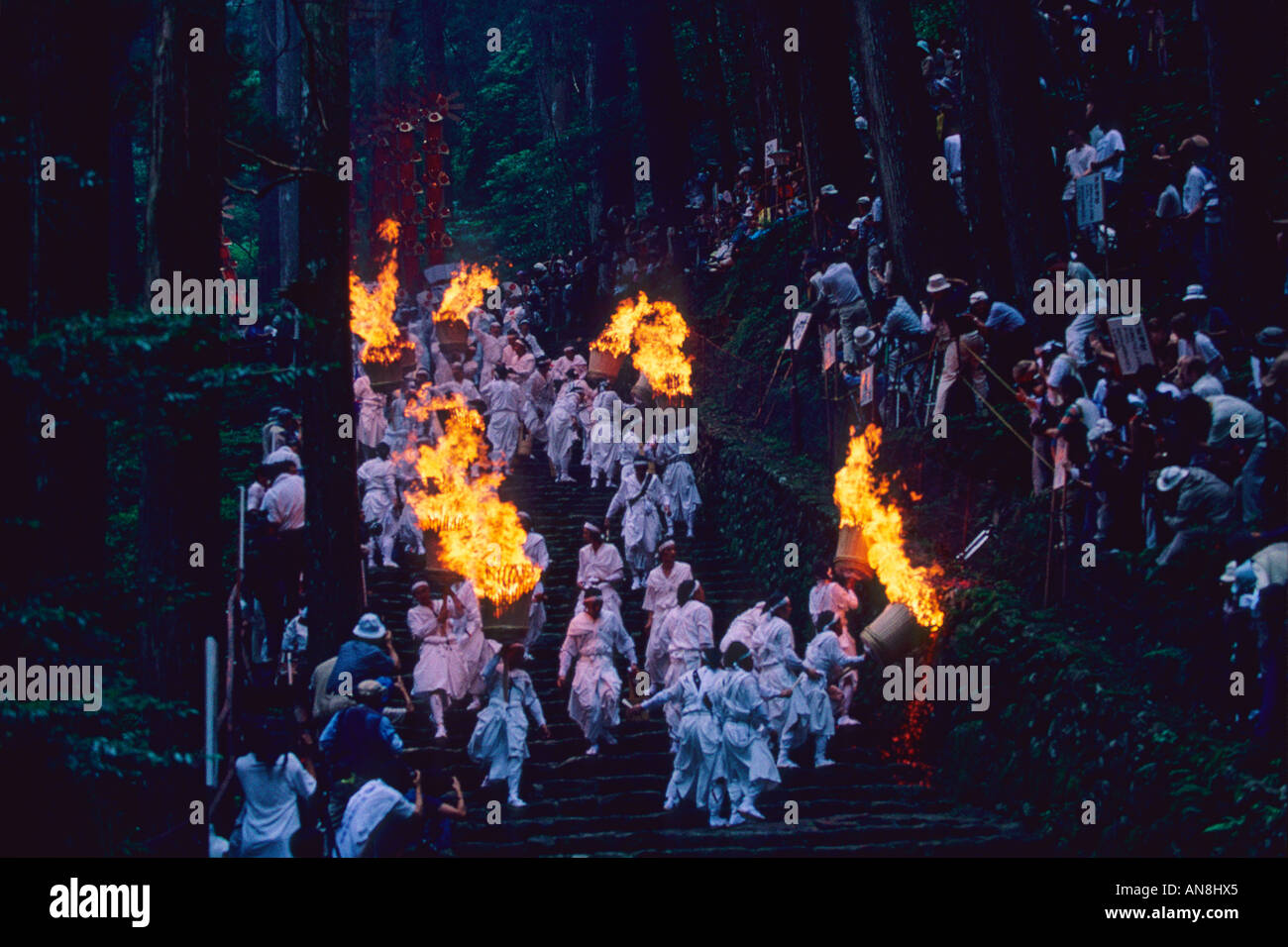 La Festa del Fuoco a Nachi Taisha in Wakayama Giappone Asia Foto Stock