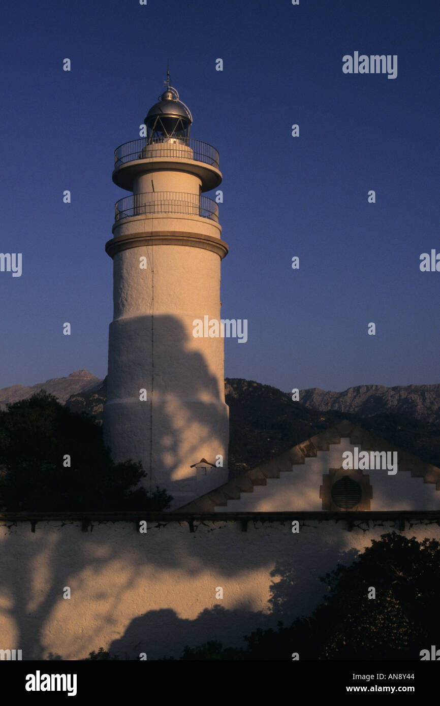 Faro di Capo Formentor al crepuscolo dell'isola di Mallorca Baleares Spagna Foto Stock