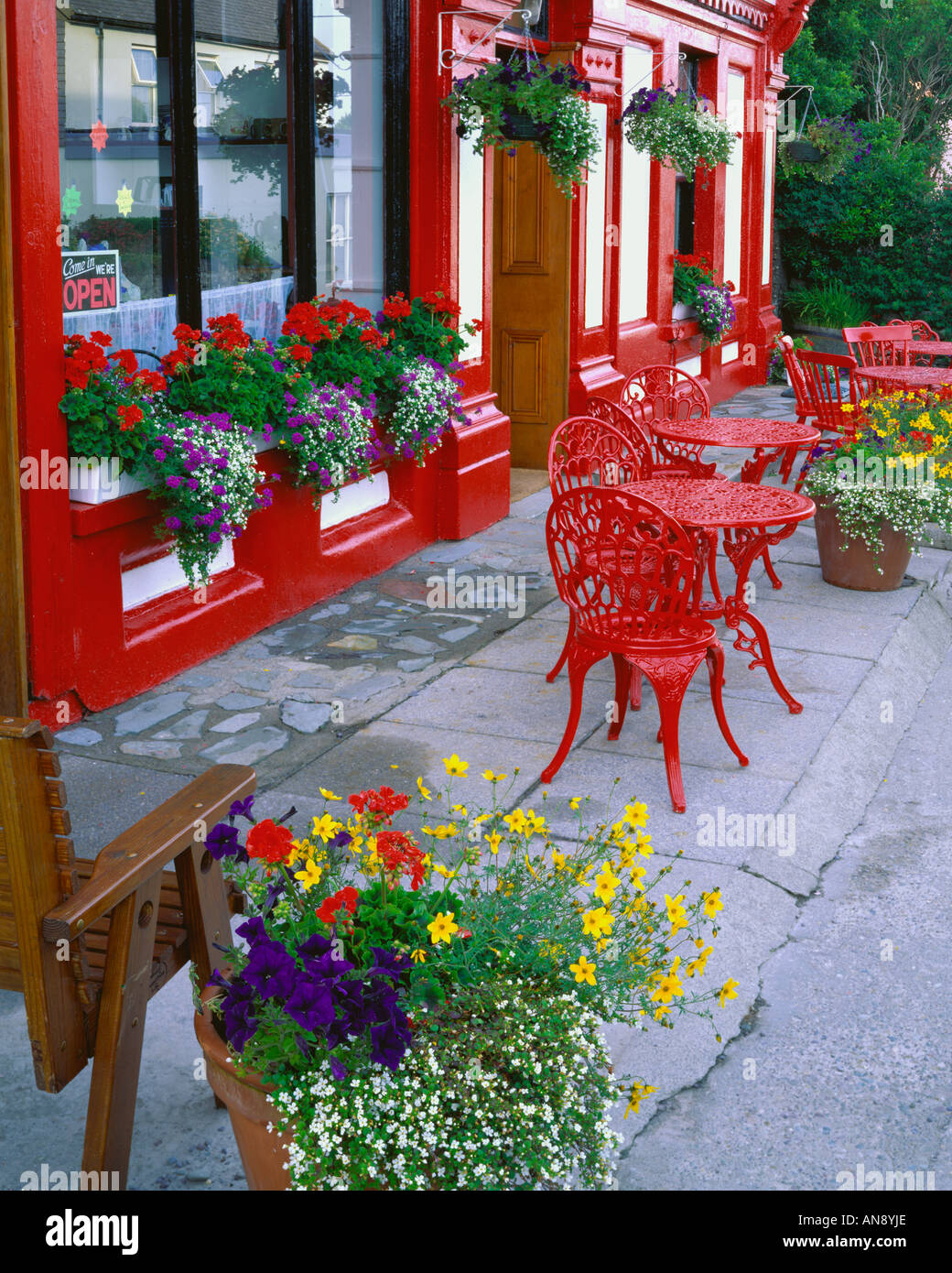 Cafè sul marciapiede nella Contea di Kerry, Irlanda Foto Stock
