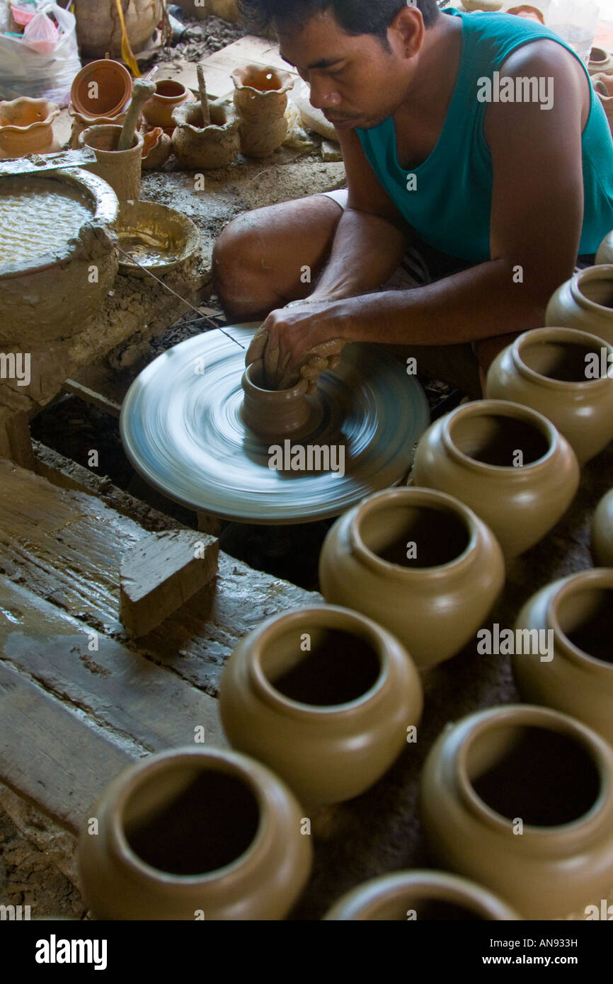 Scolpire pentole di creta Ko Kret Isola della Thailandia Foto Stock