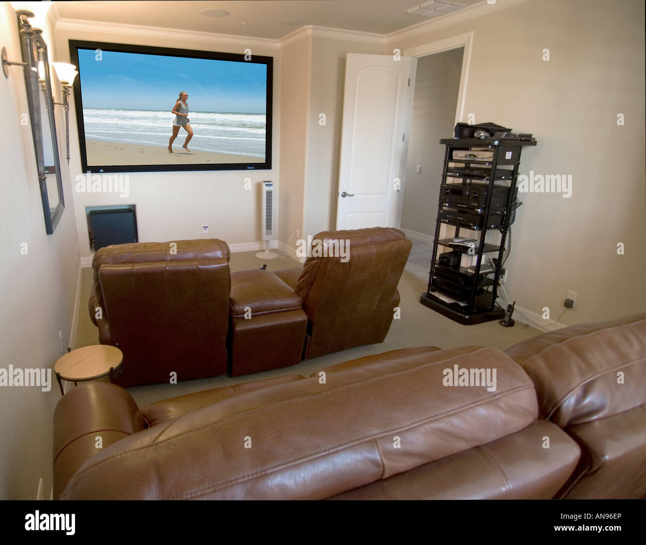 Home media room con grande schermo Foto Stock