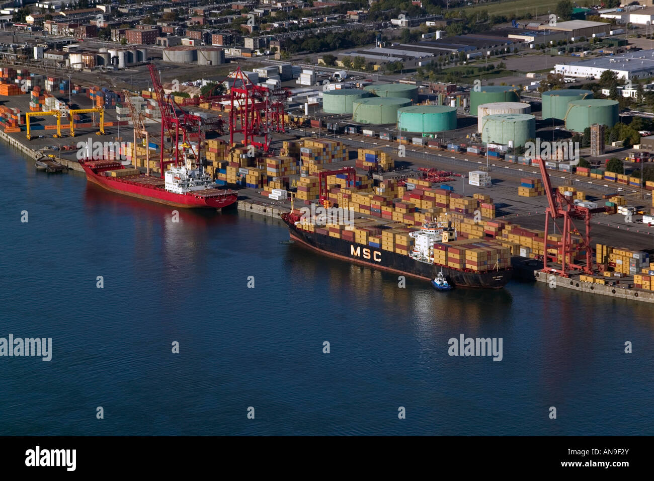 Vista aerea sopra Porto di Montreal Canada containships Foto Stock
