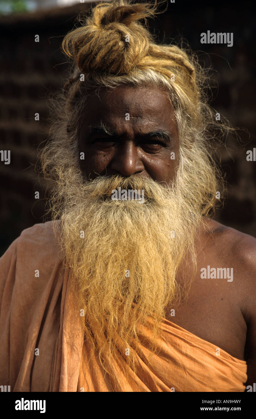 Sadhu monaco in un tempio vicino Joranda, Orissa, nell India orientale Foto Stock