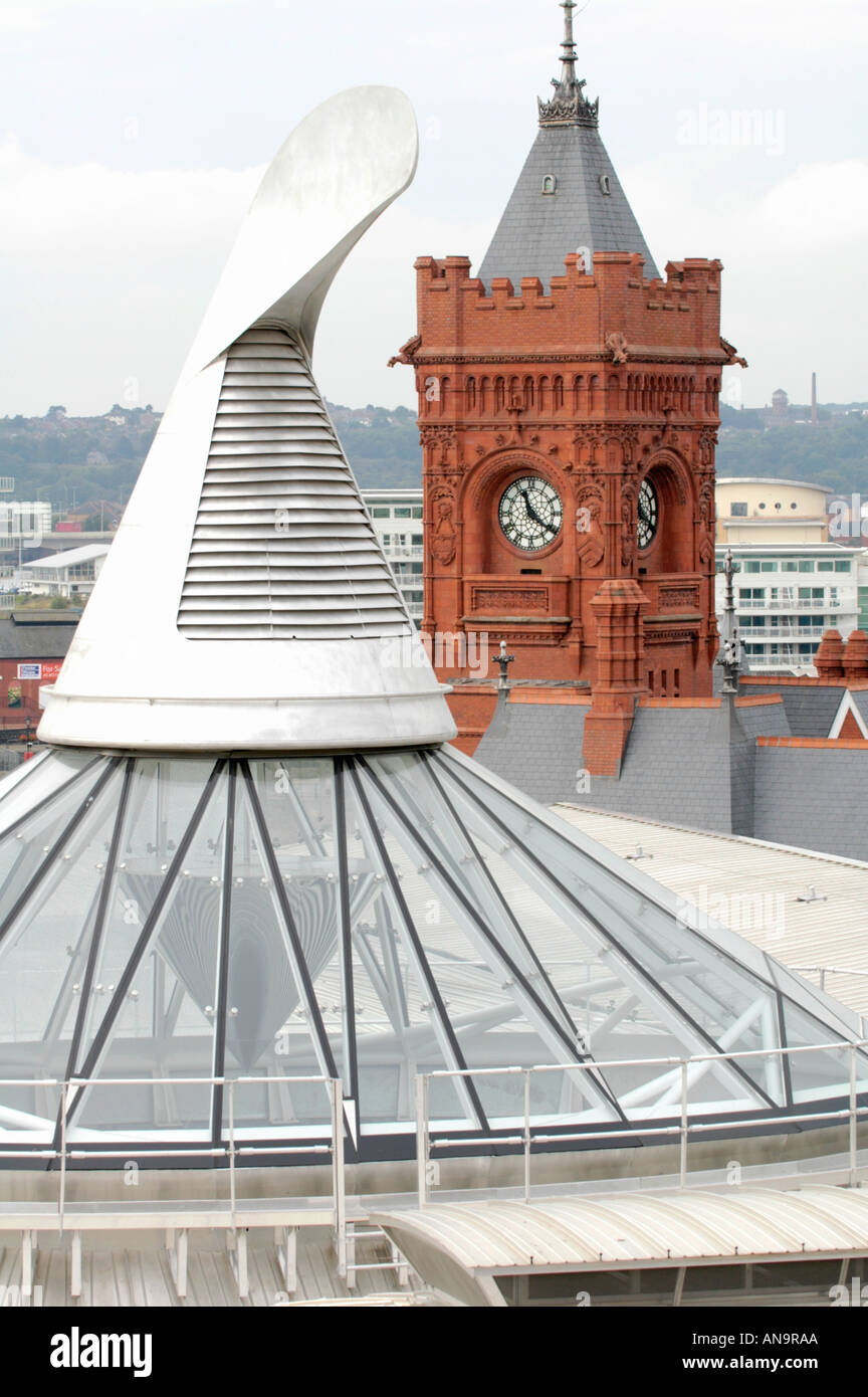 Cruscotto sulla parte superiore del nuovo edificio per la National Assembly for Wales progettato dall architetto Richard Rogers per la Baia di Cardiff Wales UK UE Foto Stock